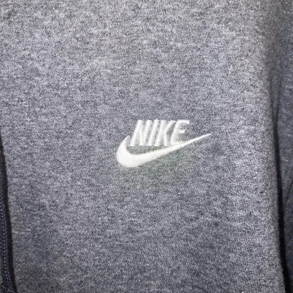 Nike Gray Sweatshirt Hoodie with Iconic Swoosh - Picture 3 of 6